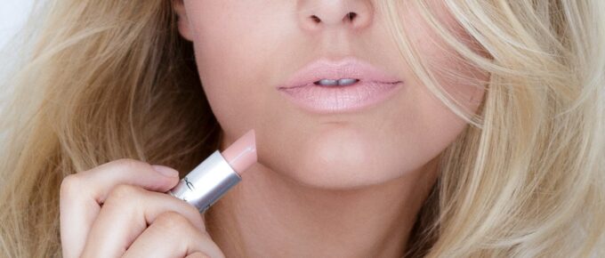 MAC Cut a Caper Lipstick