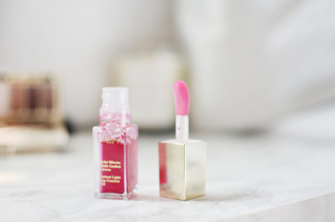 Clarins Instant Light Lip Comfort Oil Review.