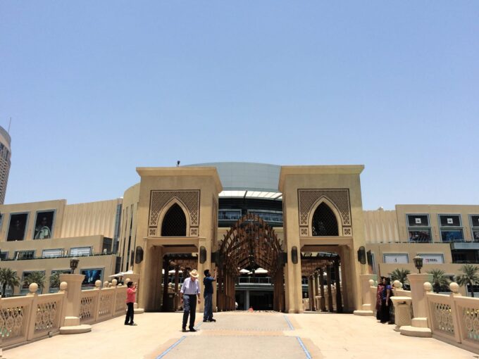 Visiting the World's Largest Malls in Dubai.