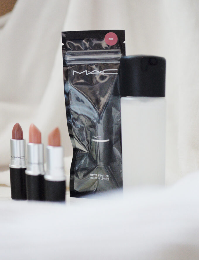 I really like free. And free makeup is my favourite thing to write about and let you know asap! Like how I recently got to do a MAC makeup haul (5 items) for absolutely free! You guessed it right - part of the free MAC makeup haul is from the B2M but let me tell you 2 more ways to get free MAC makeup!