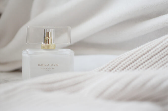 Givenchy Dahlia Divin Eau Initiale.