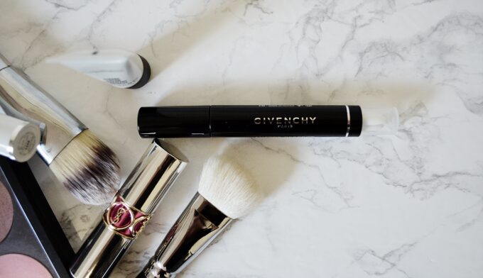 Givenchy Mister Perfect Instant Makeup Eraser.