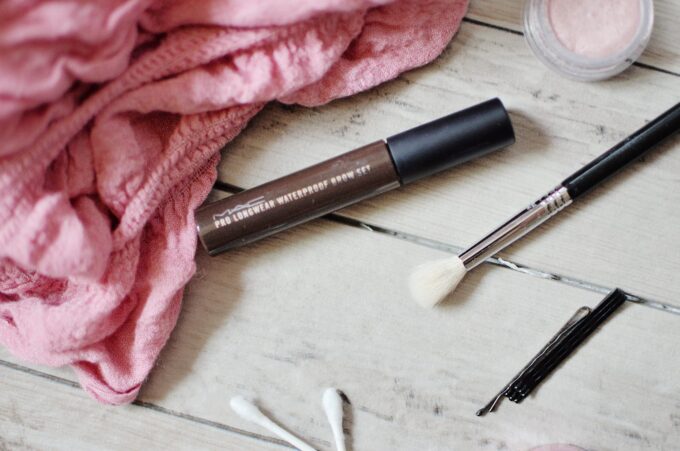 MAC Prolongwear Brow Set Review.