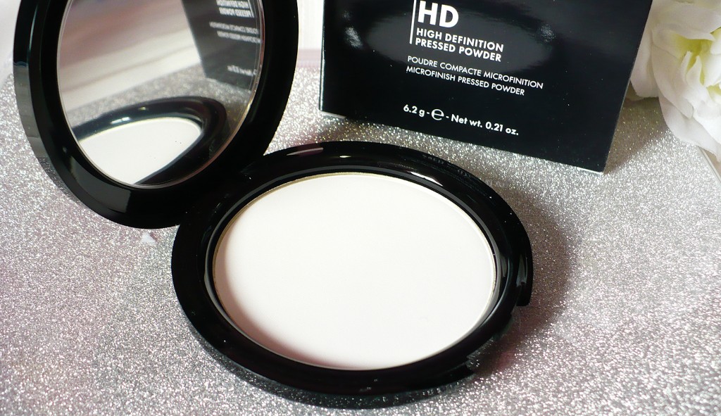 Make Up For Ever Ultra HD Microfinishing Pressed Powder - # 01  (Translucent) 6.2g/0.21oz 